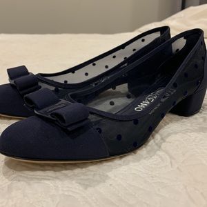 Salvatore Ferragamo pumps. Navy blue. Size 9